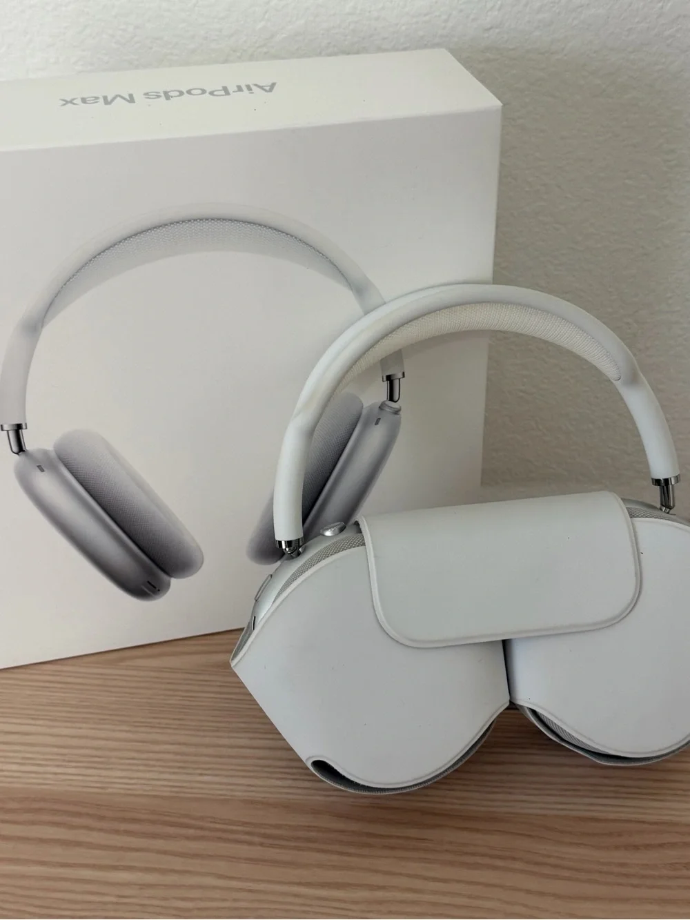 Apple AirPods Max - Silver and White Over-Ear Headphones with Case